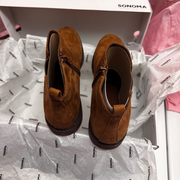 NIB Cognac Chelsea Bootie with Memory Foam Footbed Sonoma - size 7.5 women’s - Picture 3 of 4